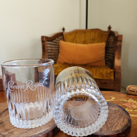 Crown Royal bar glasses - set of 2 - Picture 4 of 5